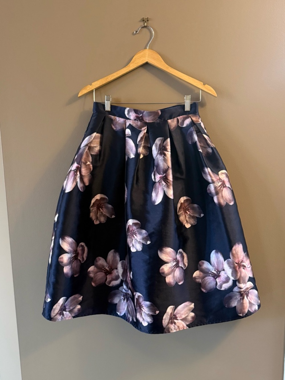 Chelsea Floral Skirt – Size Small – Honey Boutique - Picture 3 of 5